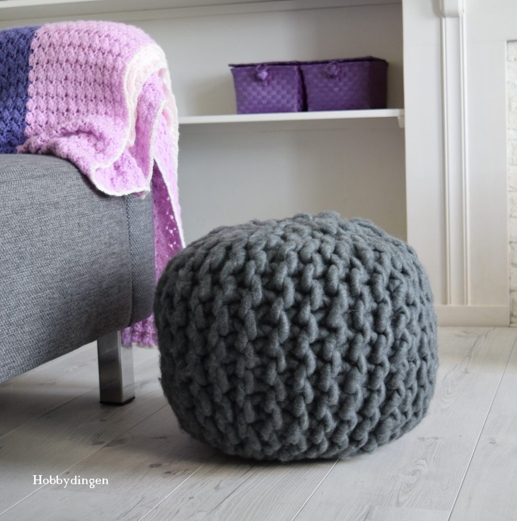 Hobbydingen.com - Knitted Pouf - Yarn and Colors