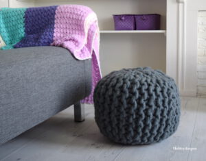 Hobbydingen.com - Knitted Pouf - Yarn and Colors