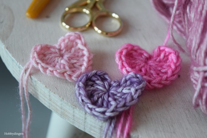 Free Crochet Pattern Hearts for Valentine's Day - Hobbydingen.com