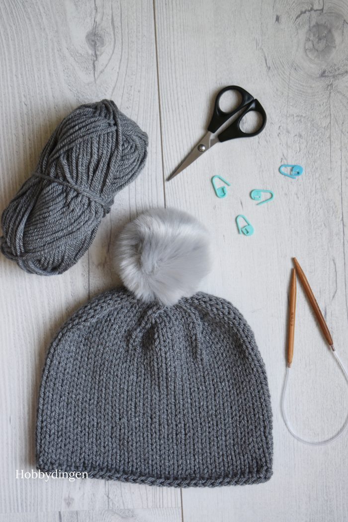 Knitting Winter Items in the Summer: Simple Grey Beanie - Hobbydingen.com