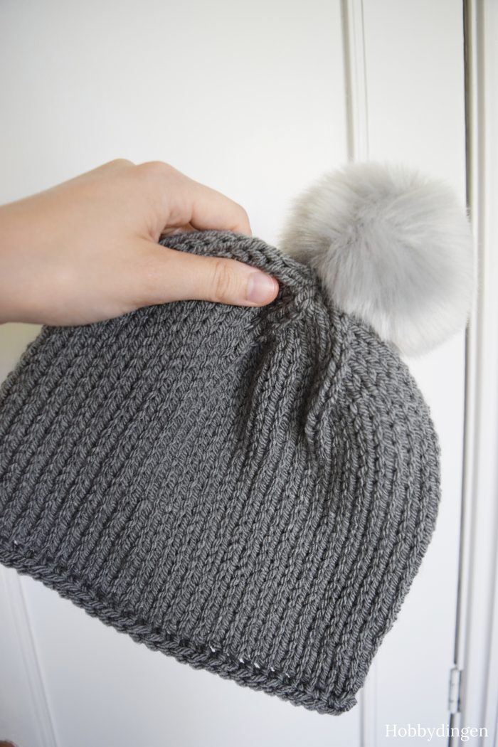 Knitting Winter Items in the Summer: Simple Grey Beanie - Hobbydingen.com
