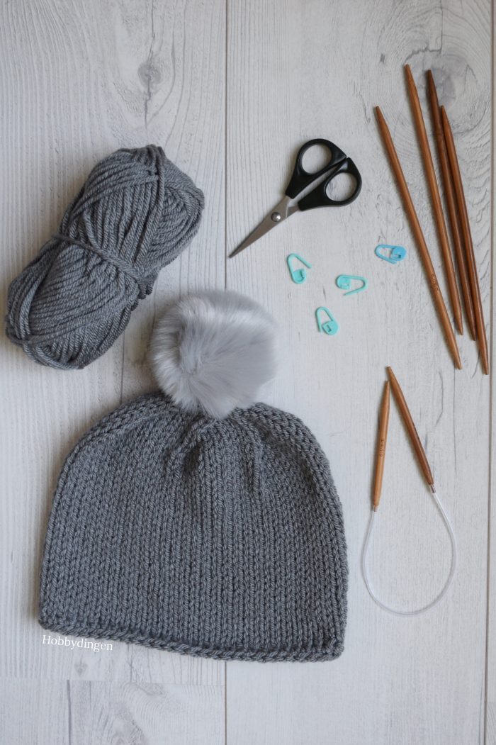 Knitting Winter Items in the Summer: Simple Grey Beanie - Hobbydingen.com