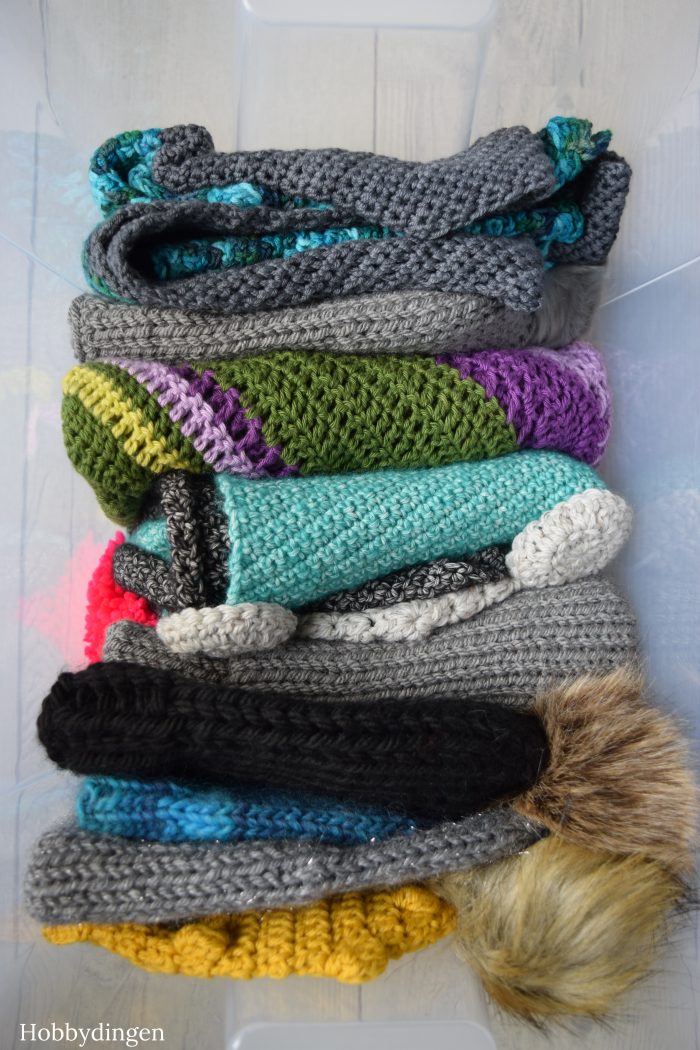 Box Full of Handmade Winter Goodies...... Knit and Crochet - Hobbydingen.com