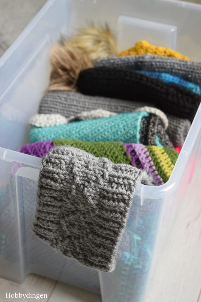 Box Full of Handmade Winter Goodies...... Knit and Crochet - Hobbydingen.com