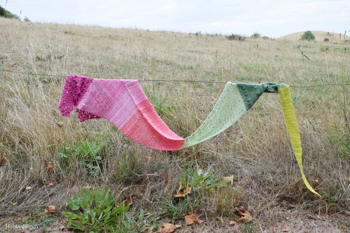 Crochet Pattern: The Flower Fields Shawl - Hobbydingen.com