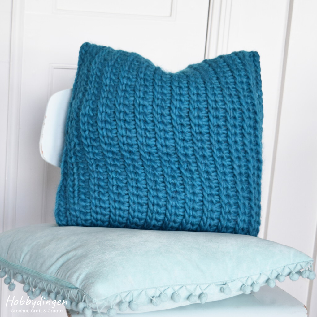 Tunisian Crochet Pattern Pillow 'Love Wool' - Hobbydingen.com