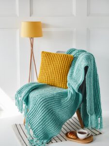 Crochet Patterns Lovely Hasty Home Set - Textured Cushion and Super Chunky Blanket - Hobbydingen.com