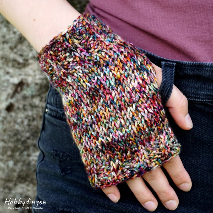 Tunisian Crochet Pattern Colors of Autumn Wrist Warmers - Hobbydingen.com