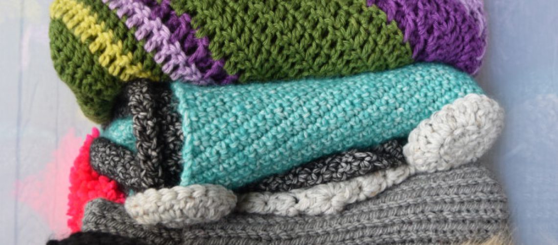 Box Full of Handmade Winter Goodies...... Knit and Crochet - Hobbydingen.com