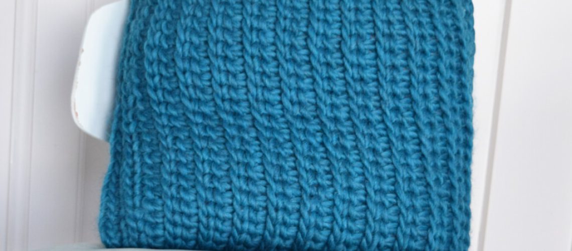 Tunisian Crochet Pattern Pillow 'Love Wool' - Hobbydingen.com